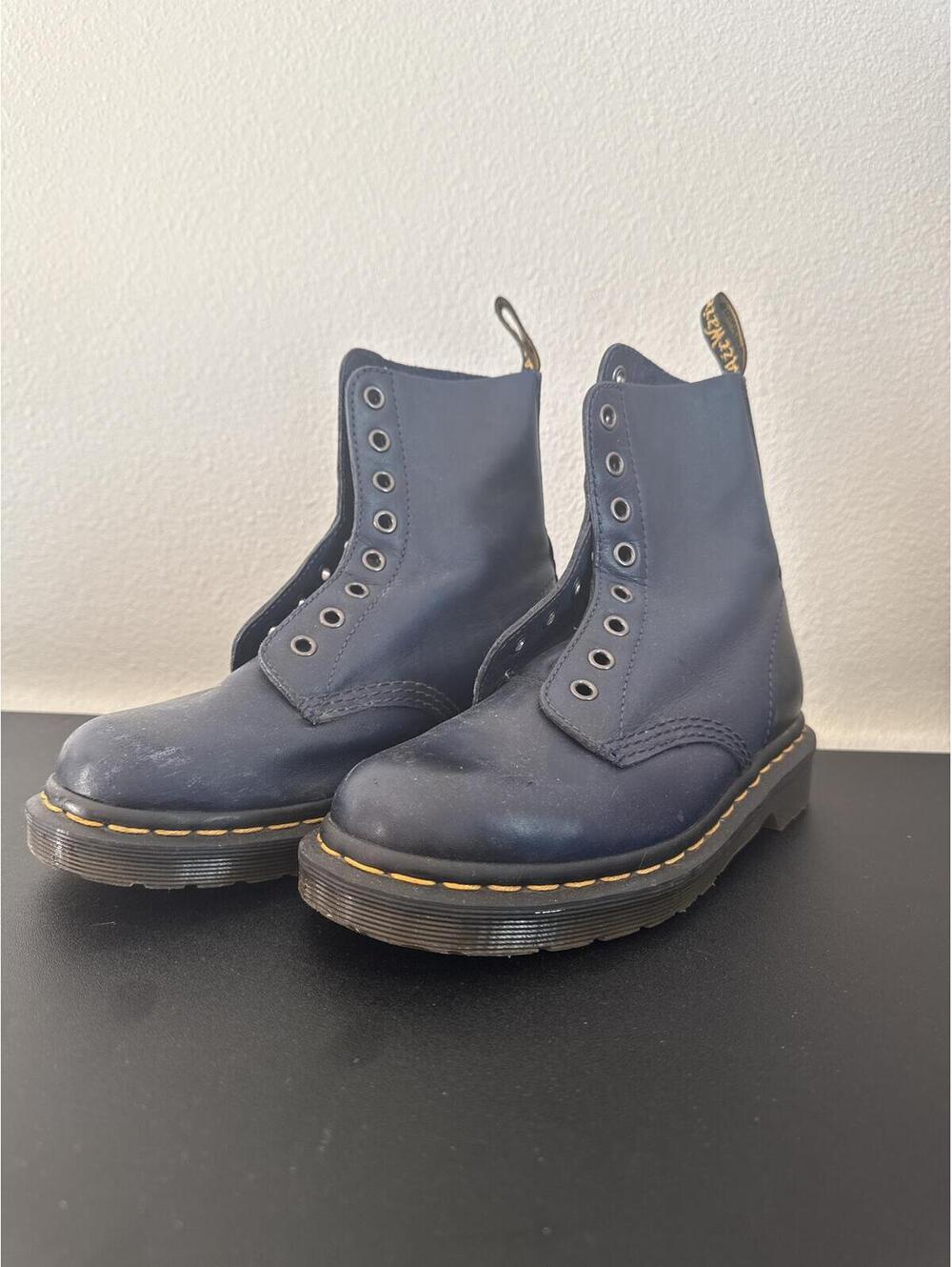 Doc Martens Pascal BLUE size 4M 5W unworn